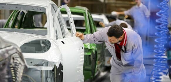 Expertos pronostican drástica disminución de la producción mundial de vehículos ligeros