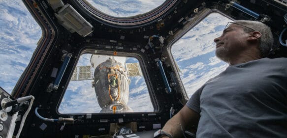 Nave rusa Soyuz MS-19 regresa a la Tierra con dos rusos y un estadounidense