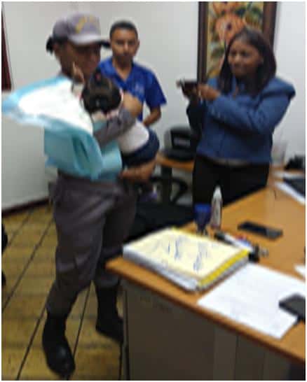 Policía rescata bebé abandonada en avenida Tamboril de barrio Santiago Oeste