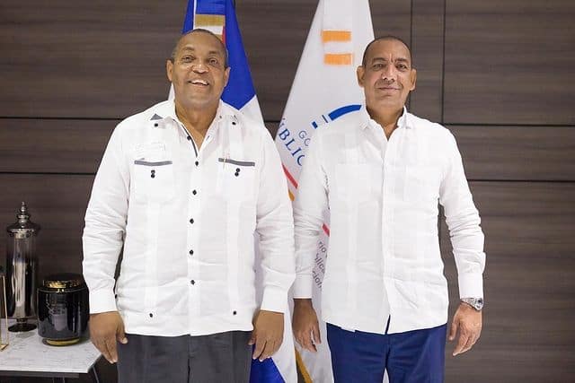 Alcalde José Andújar se reúne con ministro de Obras Públicas para conversar del Plan Municipal de Asfaltado