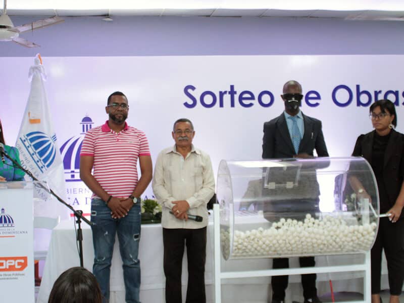 El MOPC realiza sorteo de 18 obras en San Pedro de Macorís 