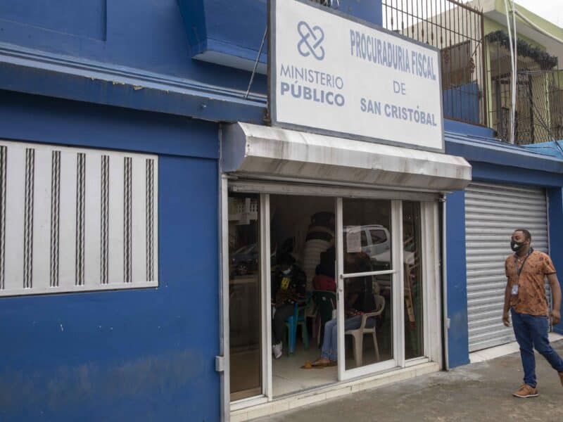 Tribunal de San Cristóbal impone prisión preventiva a agente penitenciario que trató de introducir droga a Najayo