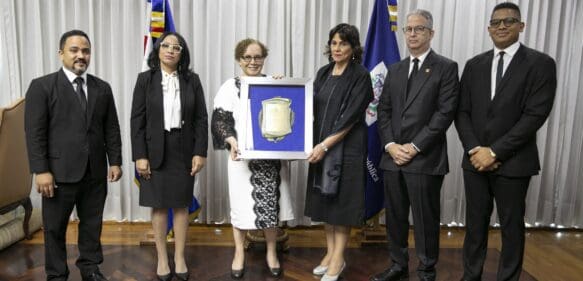 Miriam Germán Brito entrega reconocimientos a cuatro mujeres fiscales con más de 30 años de servicio