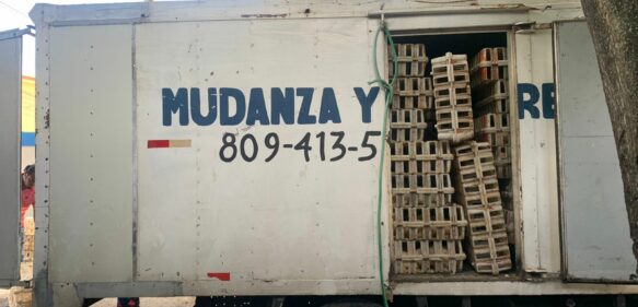 Policía recupera 553 pollos robados mediante asalto a camión hace dos días