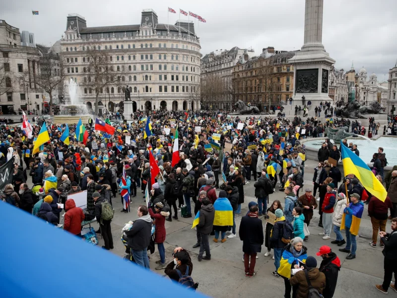 Masivas protestas en Londres en repudio a la devastadora invasión de Rusia a Ucrania