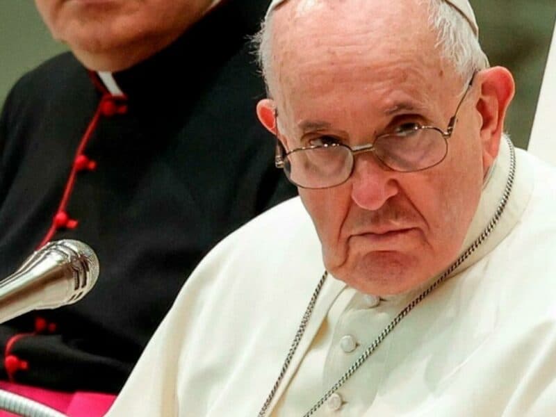Papa promulga la nueva Constitución que reforma el Gobierno de la Iglesia
