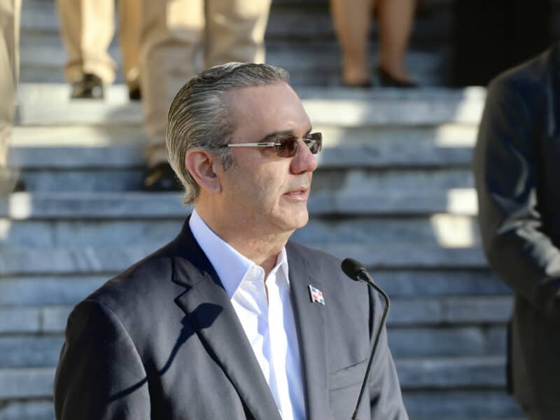 Presidente Abinader suspende sus actividades de hoy tras fallecimiento doña Rosa Gómez