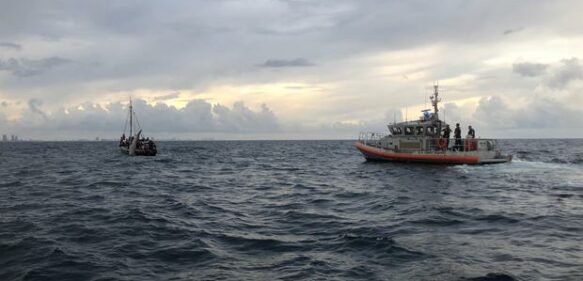 Guardia Costera de EEUU intercepta velero haitiano con 127 personas a bordo