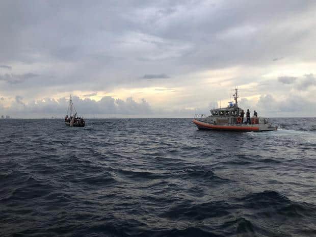 Guardia Costera de EEUU intercepta velero haitiano con 127 personas a bordo