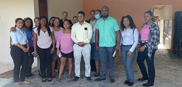 Maestros contratados de Río San Juan piden nombramientos y pagos