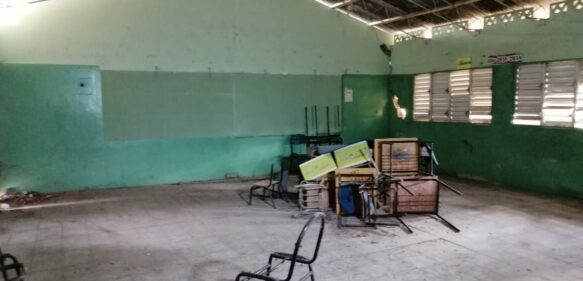 Escuela Las Mercedes en Yaguate, desamparada por el Ministerio de Educación