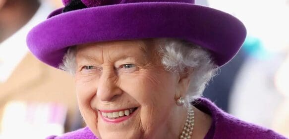 Reina Isabel II asiste a su primer acto público tras superar COVID-19