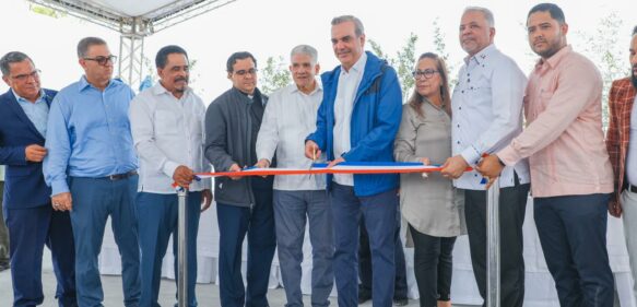 Tras 30 años de espera presidente Abinader inaugura carretera Sabana Iglesia-Jánico
