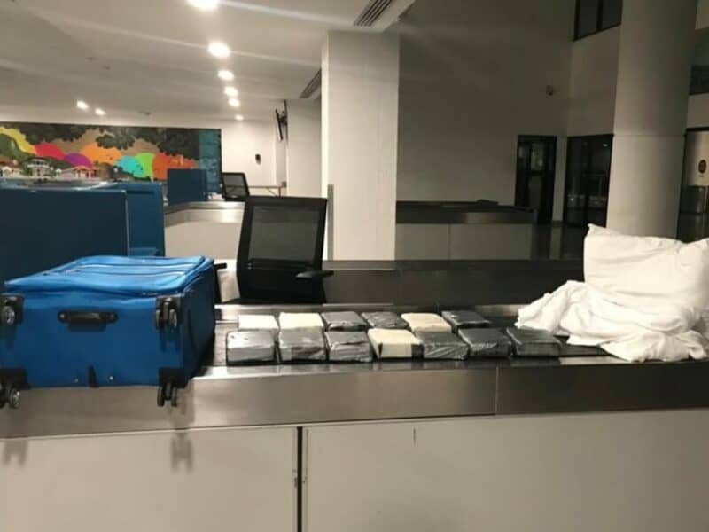 Incautan 13 paquetes presumiblemente cocaína en aeropuerto de Puerto Plata 