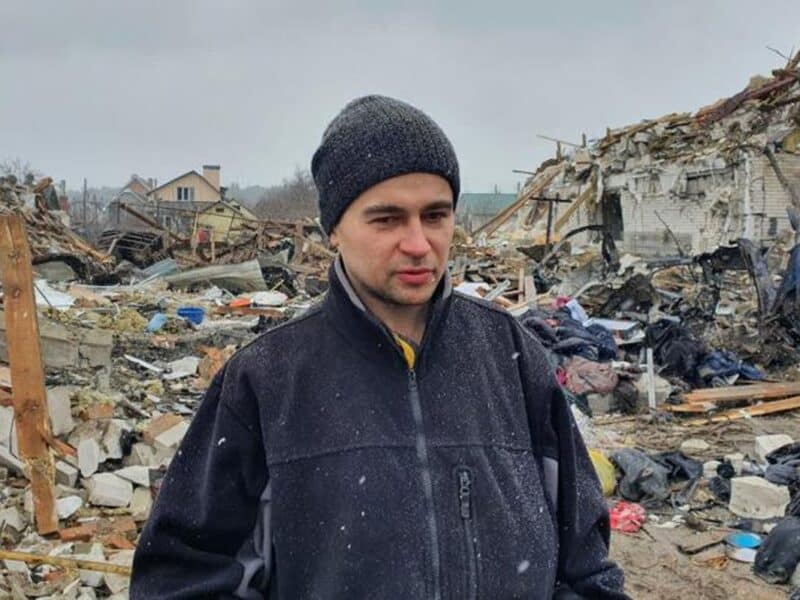 Bajo las bombas en Ucrania, Oleg llora a su mujer y desea el “infierno” para Putin