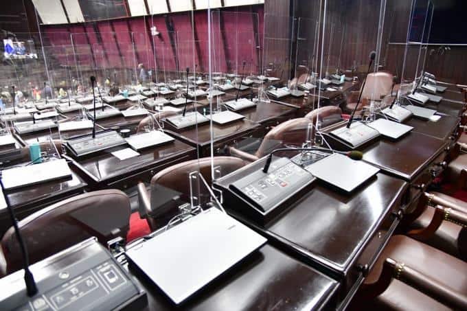 Diputados de oposición se retiran de sesión al calificar de ilegal aprobación de ley favorecería importación