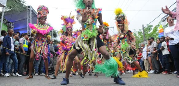 Reportan “caos en el tránsito” avenida Hermanas Mirabal por celebración carnaval SDN