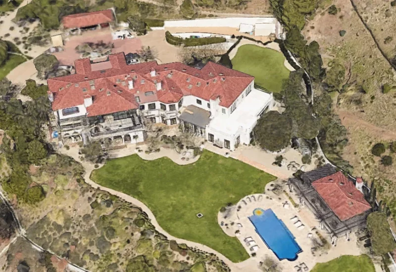 Drake compra la mansión de Robbie Williams en Beverly Crest
