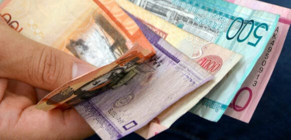 Baja del dólar fortalece valor peso dominicano