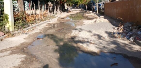 Residentes en el sector María Montez de Barahona solicitan el arreglo de sus calles