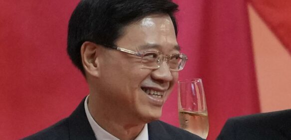 Nro. 2 de Hong Kong renuncia para postularse como candidato
