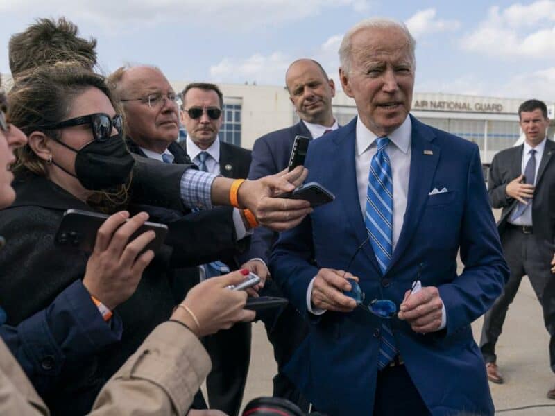 Joe Biden aprueba $800 millones en ayuda militar a Ucrania