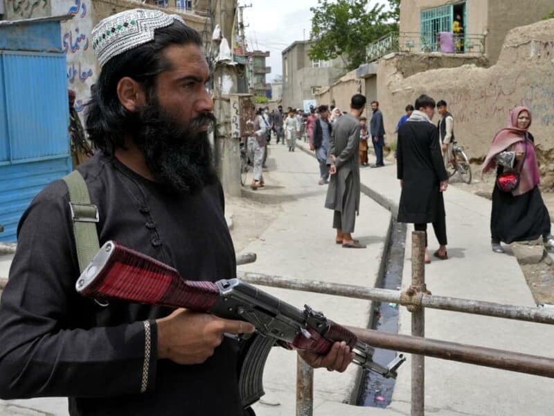 6 muertos en explosiones junto a escuelas en Afganistán