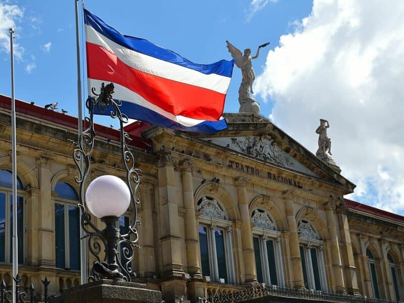 Costa Rica elige Presidente entre el exmandatario José María Figueres y el economista Rodrigo Chaves