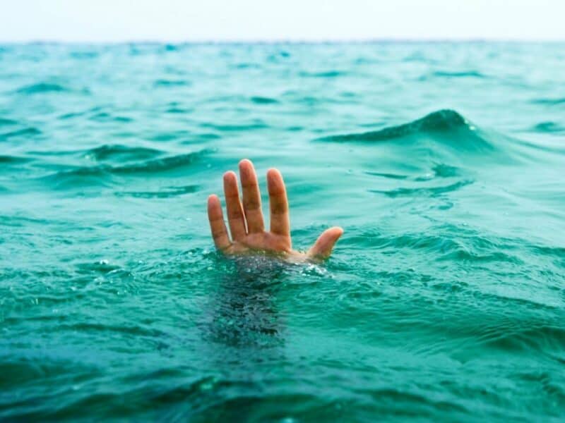 Mujer muere ahogada en Bayahibe cuando lancha se volcó camino a Isla Saona