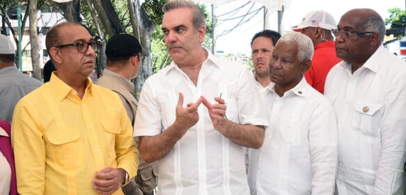 Presidente Abinader encabeza acto plan de asfaltado en Invivienda Santo Domingo