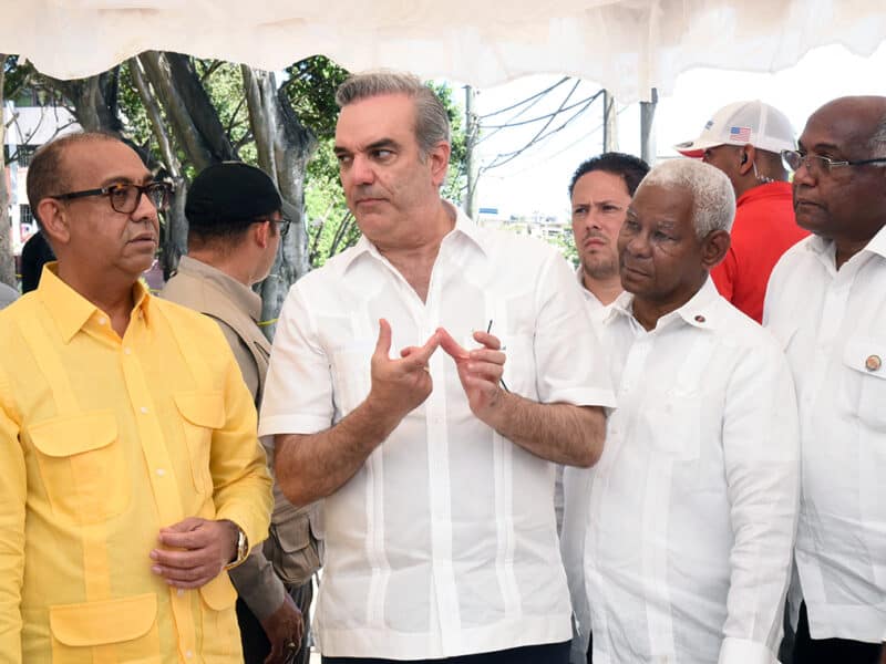 Presidente Abinader encabeza acto plan de asfaltado en Invivienda Santo Domingo