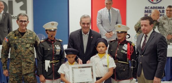 Presidente Luis Abinader encabeza XXXII Parada Militar AMC