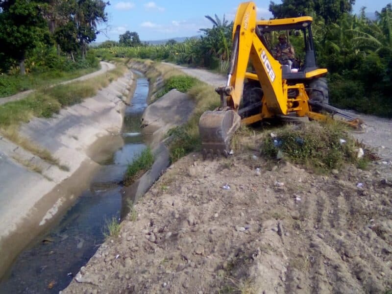 INDRHI completa extracción de sedimentos en canales del sistema de riego Ysura