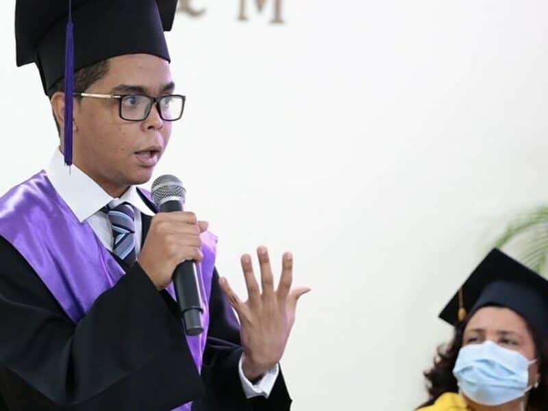 Alci Polanco se convierte en el primer autista Dominicano en graduarse de comunicador social en la Universidad*