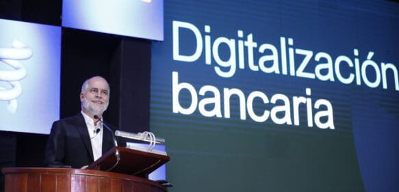 Superintendencia de Bancos promueve la digitalización como herramienta para transformar el servicio a los usuarios