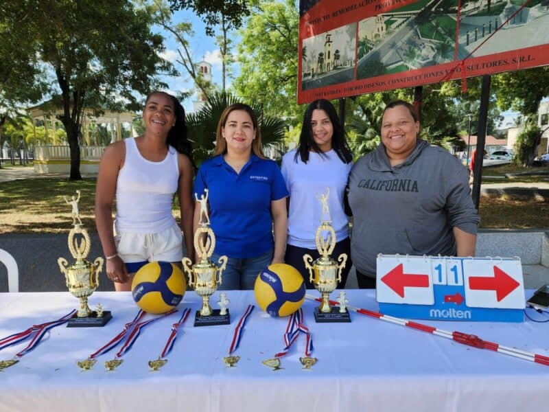 Estefany Hernández participa en varios eventos deportivos en la provincia de Dajabón