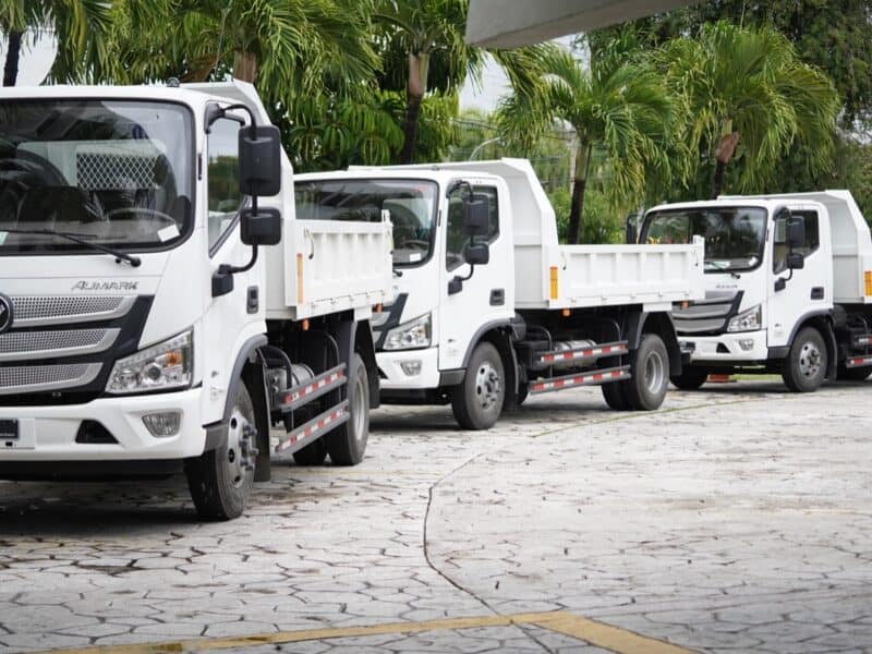 Autoridades completan entrega de camiones en la provincia San José de Ocoa