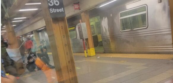 Tiroteo en el metro de Nueva York deja varios heridos, según autoridades