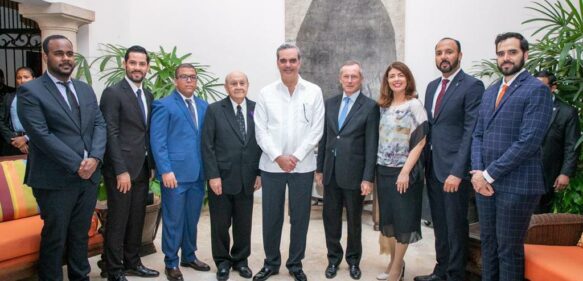 Presidente Abinader asiste a condecoración que embajada de Francia otorgó a Franklyn Holguín Haché