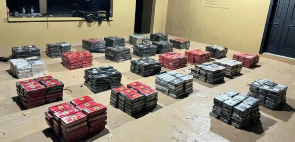 En dos operativos ocupan 1,163 paquetes presumiblemente cocaína en Peravia