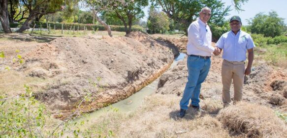 El Consorcio Azucarero Central (CAC) e INAPA se unen para solucionar problema de aguas negras en Villa Central