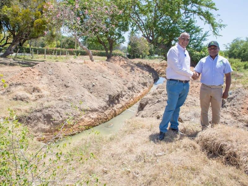 El Consorcio Azucarero Central (CAC) e INAPA se unen para solucionar problema de aguas negras en Villa Central