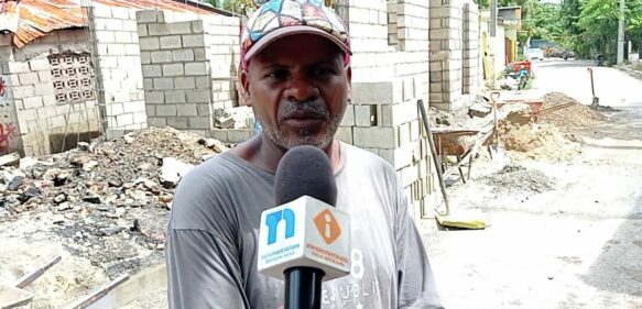 Recibe ayuda hombre perdió su casa por incendio en un sector de Río San Juan