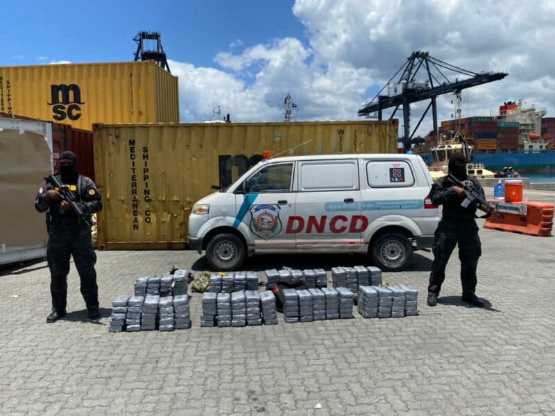 Incautan 180 paquetes de cocaína en el puerto Punta Caucedo