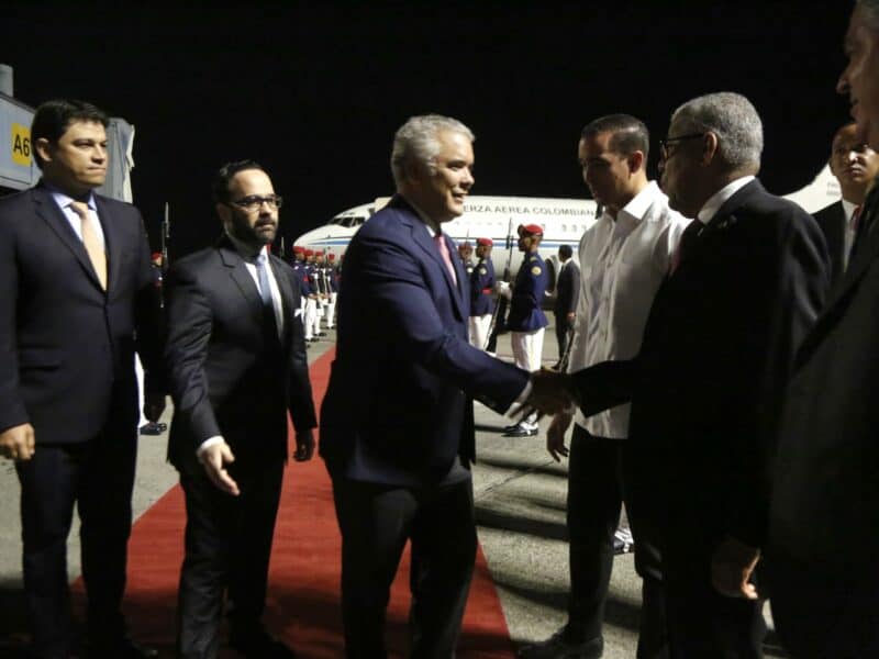Presidente colombiano llega al país en vuelo privado por Aeropuerto Internacional Las Américas 