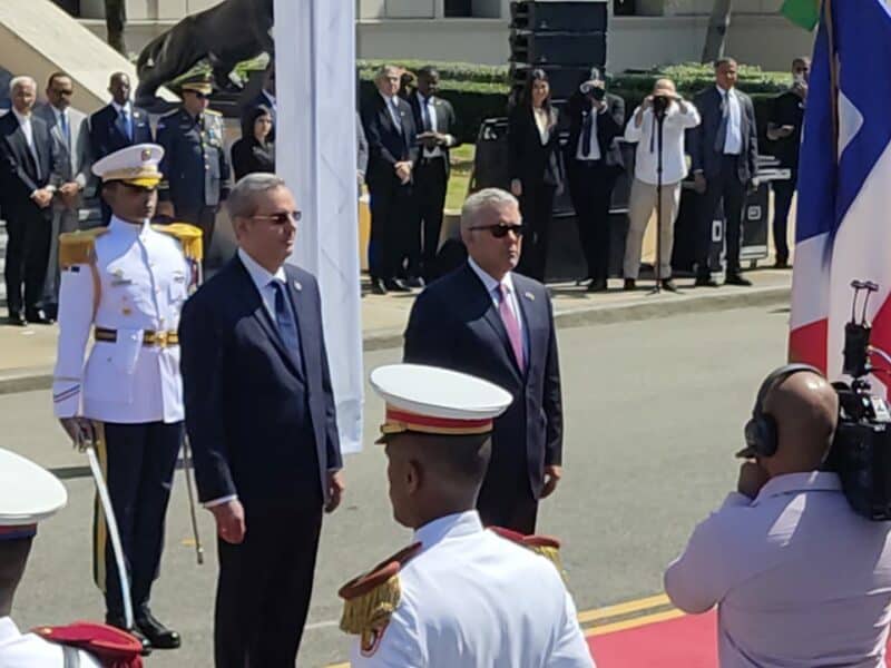 Abinader recibe al presidente de Colombia en el Palacio Nacional