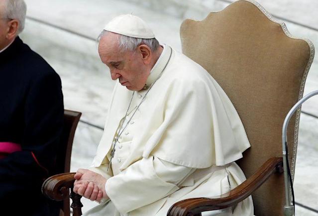Papa Francisco suspende sus actividades debido a un fuerte dolor en su rodilla