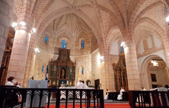 Iglesias católicas realizan Triduo Pascual en iglesias católicas