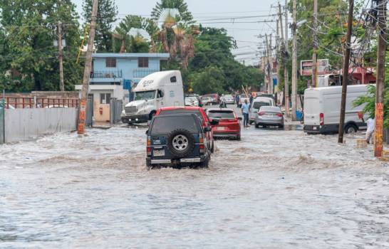 Obras Públicas informa dificultades en el tránsito en el KM 22 autopista Duarte a causa de las intensas lluvias