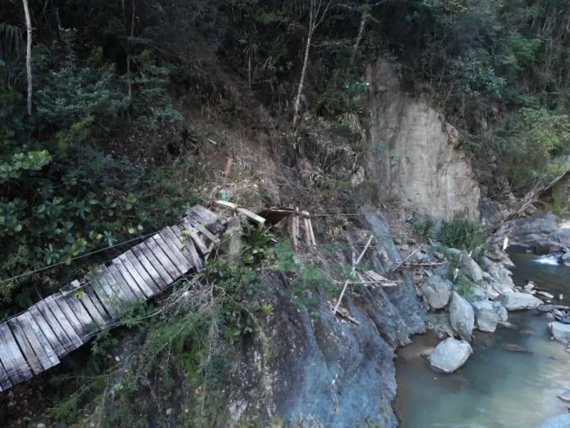 Denuncian Salto de Jimenoa no puede ser visitado por puente deteriorado hace más de 4 años